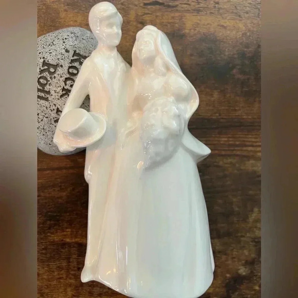 VINTAGE: Royal Doulton Images | Bride and Groom. - Picture 9 of 12